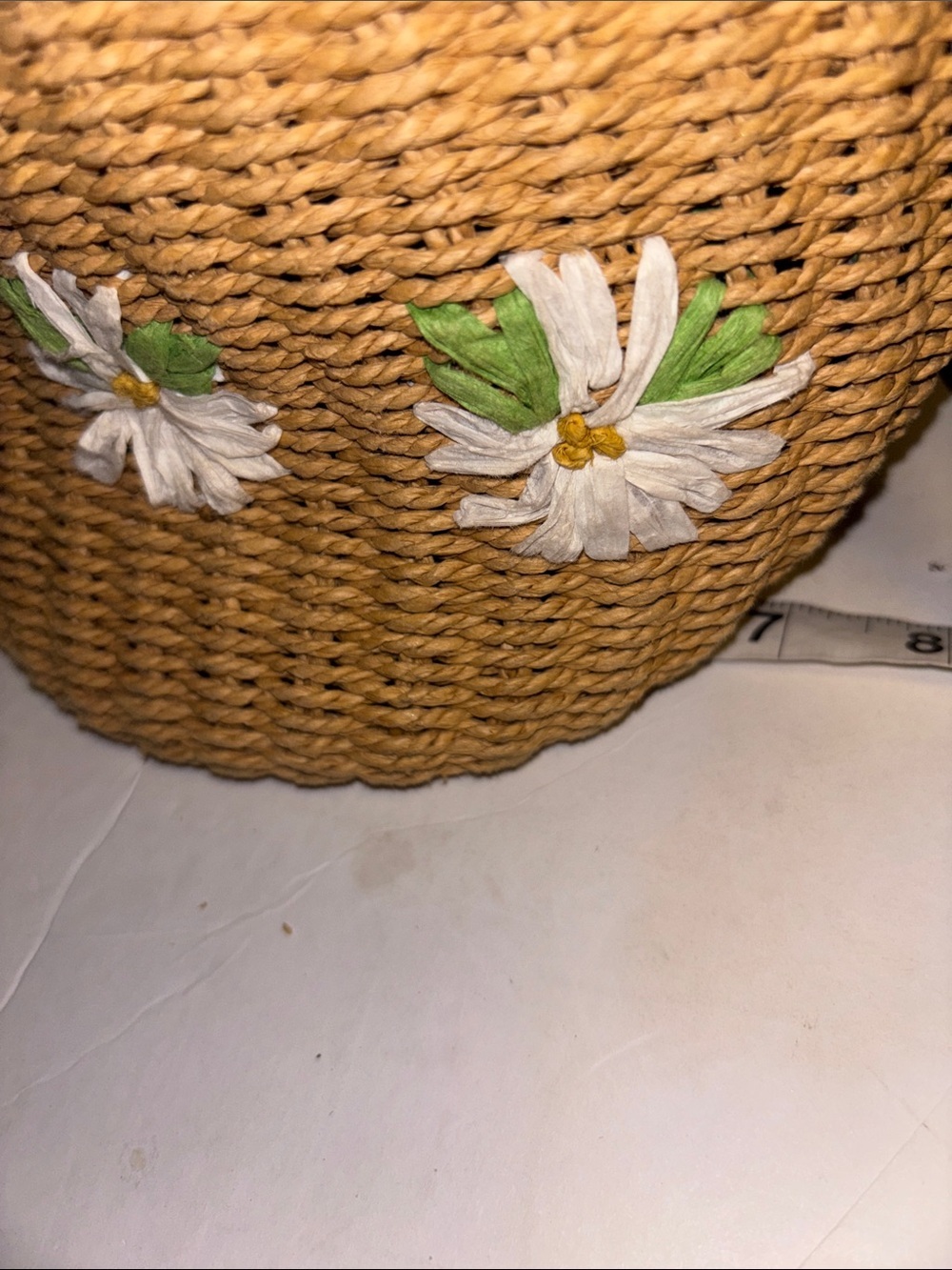 TAN STRAW BAG WITH GREEN AND WHITE FLOWER DESIGN BROWN FAUX LEATHER HANDLES - Picture 9 of 15